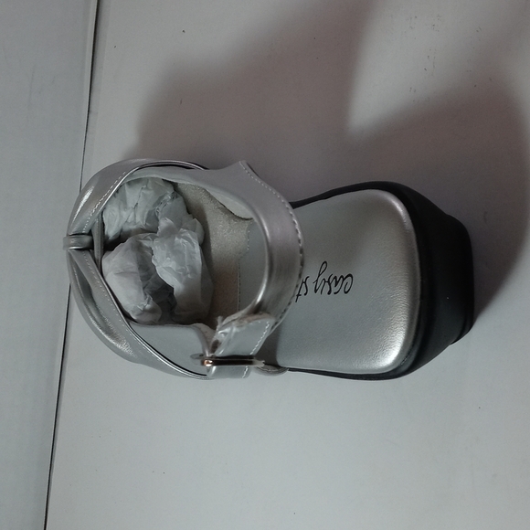 Sandal - Picture 2 of 6